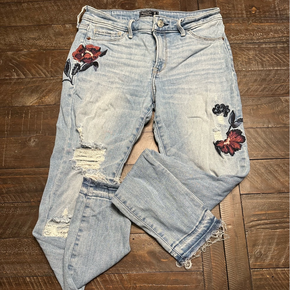Abercrombie size 28/6 distressed, embroidered jeans